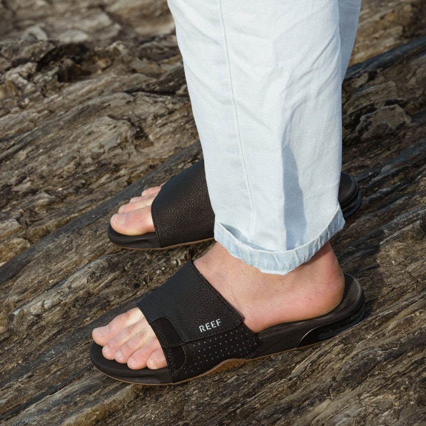 Fanning Slide - Black/Silver - Top View