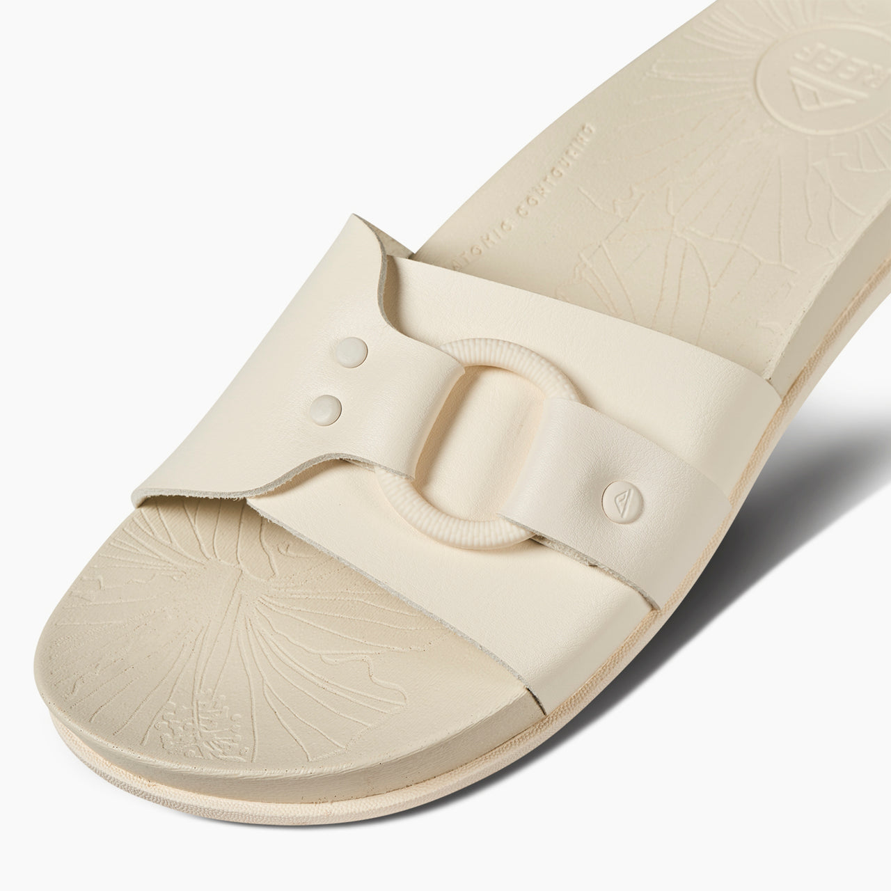 Cushion Soho Cruz - Whisper White - Down the Line 1 View
