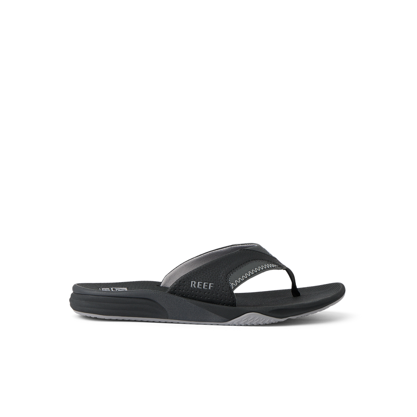 Cushion Fanning black flip flop sandal facing right with arch support and soft cushioning, designed for beach comfort.