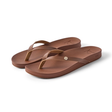 Vista Ivy women's brown flip flops facing right, close-up of cushioned footbed and supportive straps for beach comfort.