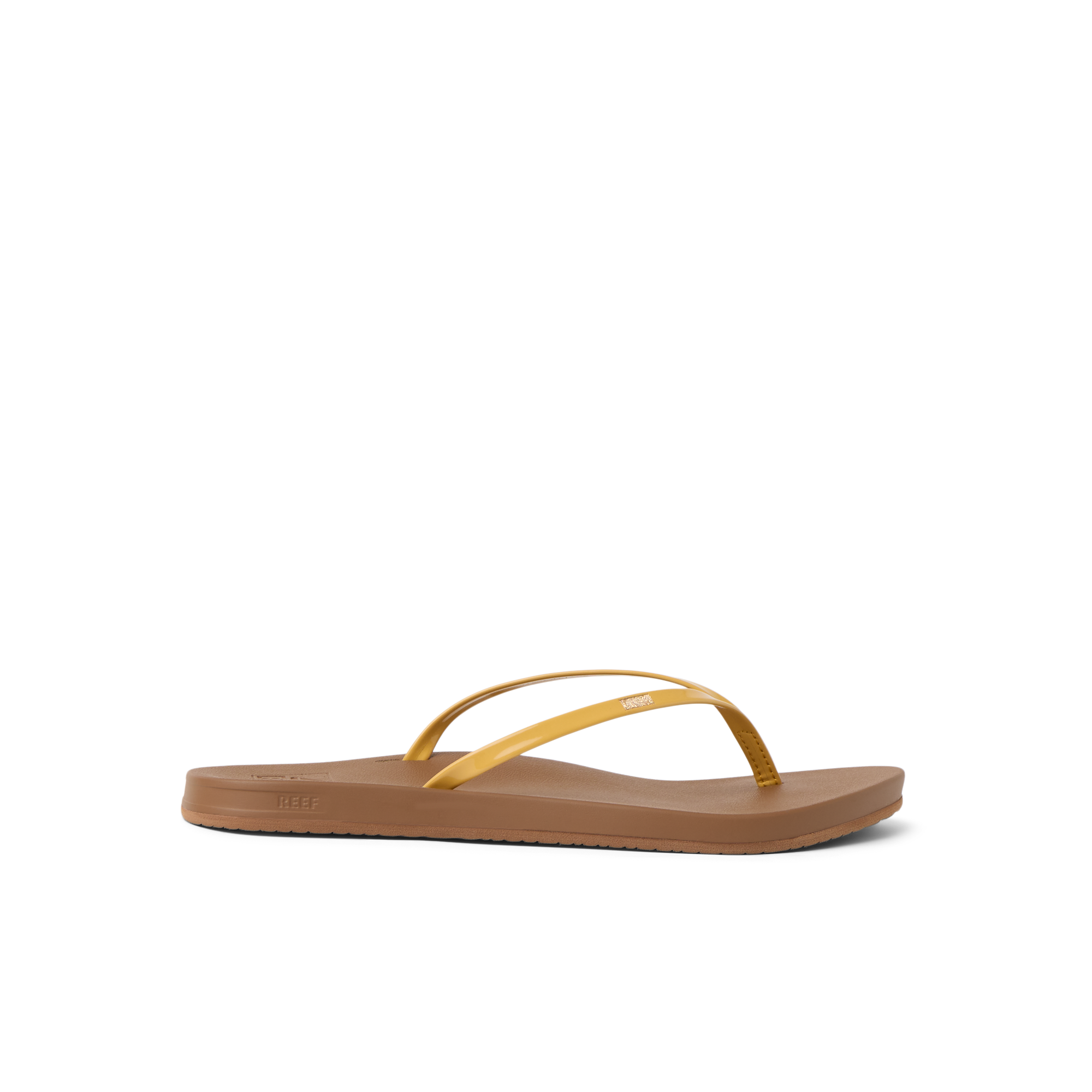 Cushion Slim women's sandal facing left, golden apricot straps, beach-inspired comfort with anatomical arch support and soft cushioning.