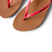 Close-up of the toe area of Cushion Slim sandals facing forward with red straps, featuring anatomical arch support.