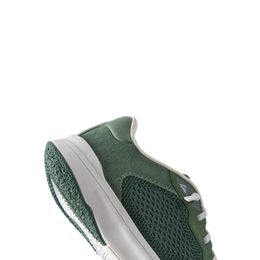 Shoreline Del Mar men’s sneaker facing right, close-up on midsole and breathable green mesh upper with arch support.