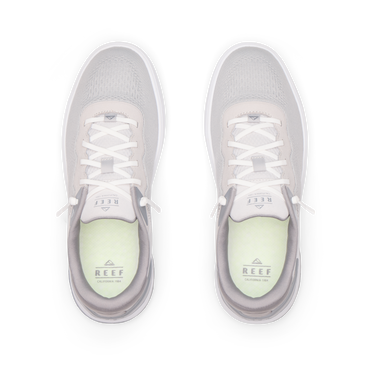 Top view of Shoreline Del Mar men's sneakers in light grey with anatomical arch support and cushioned insoles designed for beach comfort.