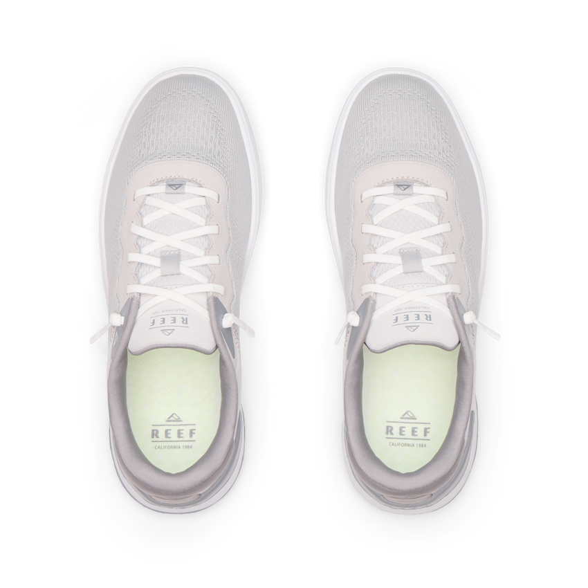 Top view of Shoreline Del Mar men's sneakers in light grey with anatomical arch support and cushioned insoles designed for beach comfort.