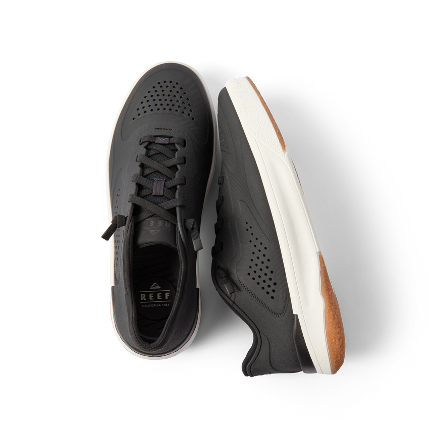 Shoreline Del Mar H2O men's black sneaker, left shoe top view, right shoe side view, water-friendly comfort design.