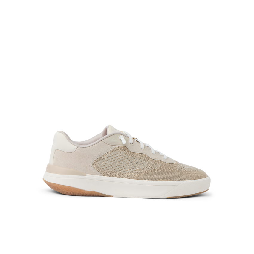 Shoreline Del Mar men's sneaker facing right, beige mesh upper with arch support, designed for beach comfort and durability.