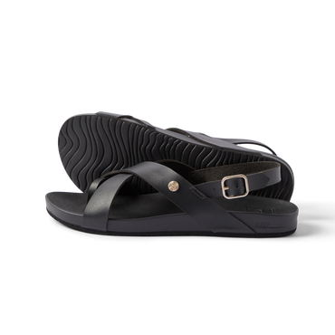 Vista Malia women’s black sandal side view facing right, showing adjustable strap and textured sole for beach comfort.