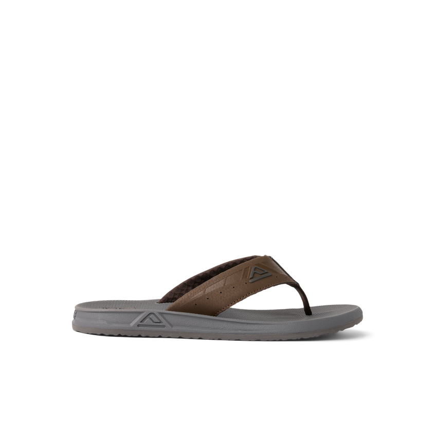 Phantoms right-facing water-friendly sandal with anatomical arch support and soft-rebound cushioning for all-day comfort