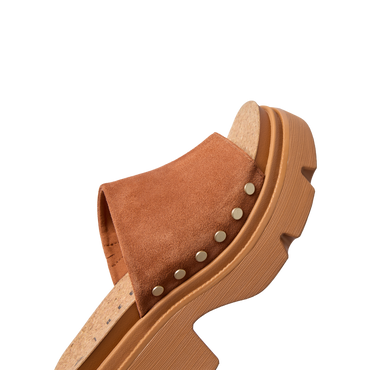 Vista Luxe Evie facing right, close-up of brown suede upper and platform sandal sole with studs, comfort-focused design.