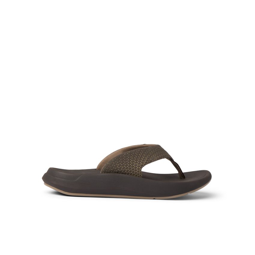 Side view of the Rover + sandal featuring soft-rebound cushioning and water-friendly materials for beach comfort.