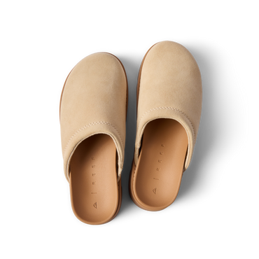 Vista Luxe Mariana clogs shown from above in warm sand suede, highlighting lightweight, arch support, and soft cushioning for all-day comfort.