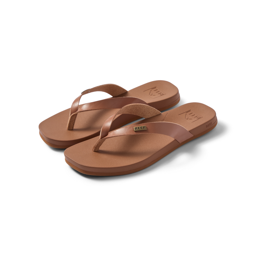 Vista Lune women's tan sandals facing right, close-up of toe and strap with soft cushioning and arch support.