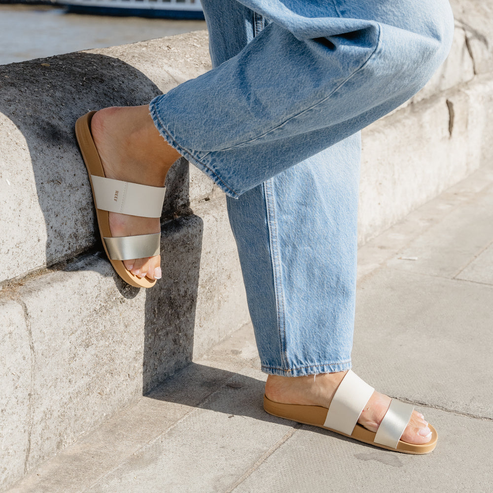 Cushion Vista women's sandals with front facing view, featuring dual soft straps and anatomical arch support.