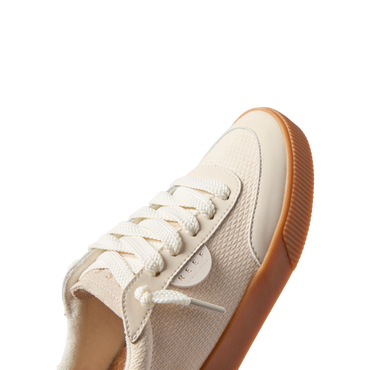 Lay Day Seas sneaker for women, facing right, close-up on upper and midsole, surf-inspired comfort with anatomical arch support.