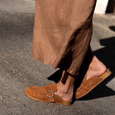 Vista Siena facing left, women's honey suede slip-on clog with buckle and anatomical arch support for beach-inspired comfort