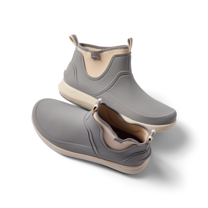 Scallywag men's grey water-friendly shoes facing right and left, featuring soft cushioning and anatomical arch support.