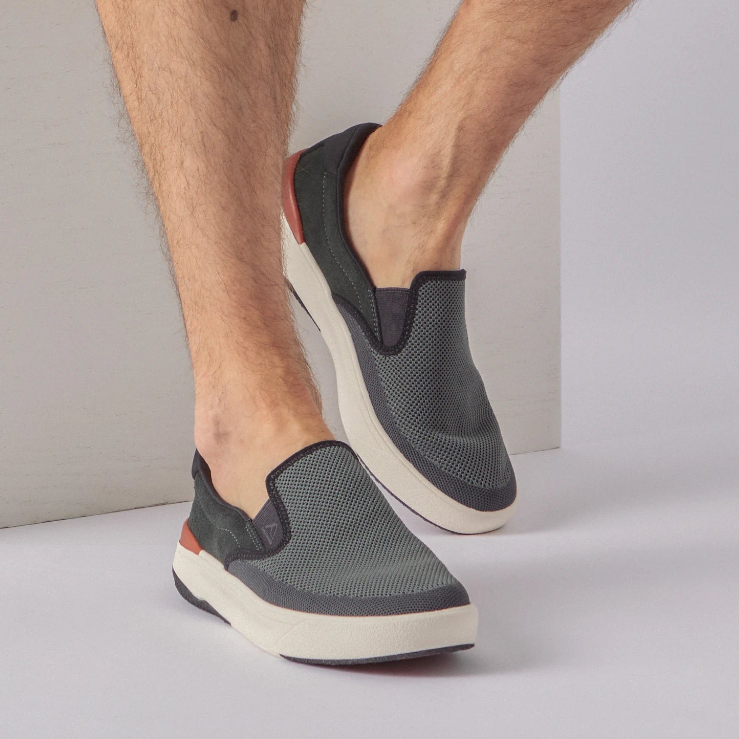Del Mar Slip On facing right, men's black and grey sneaker with slip-on design, cushioned sole, and lightweight comfort.