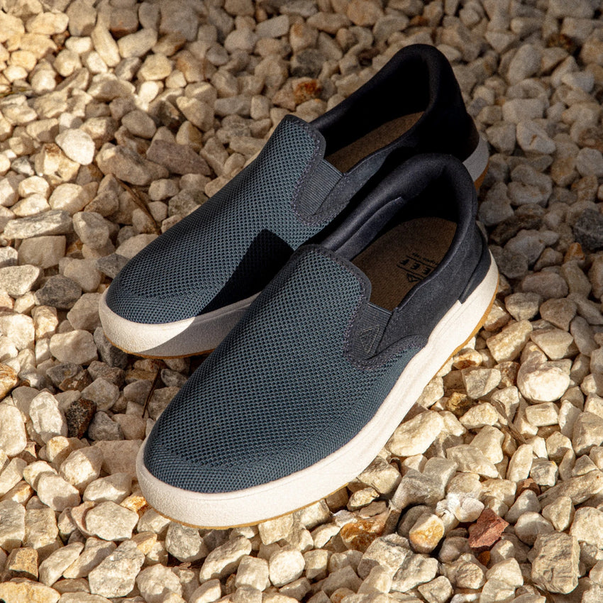 Del Mar Slip On facing right, men's blue mesh sneaker with slip-on design, cushioned sole, and lightweight comfort.