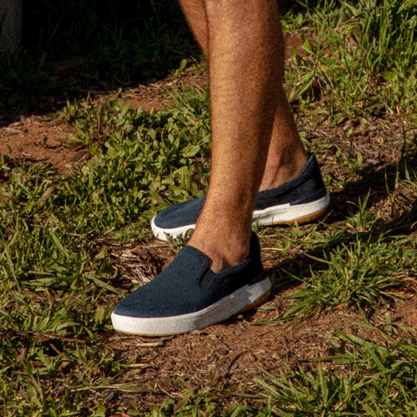 Del Mar Slip On facing right, men's navy slip-on sneaker with lightweight cushioning, arch support, and beach-ready comfort.